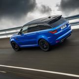 Auch in der Steilkurve flott unterwegs; Range Rover Sport SVR