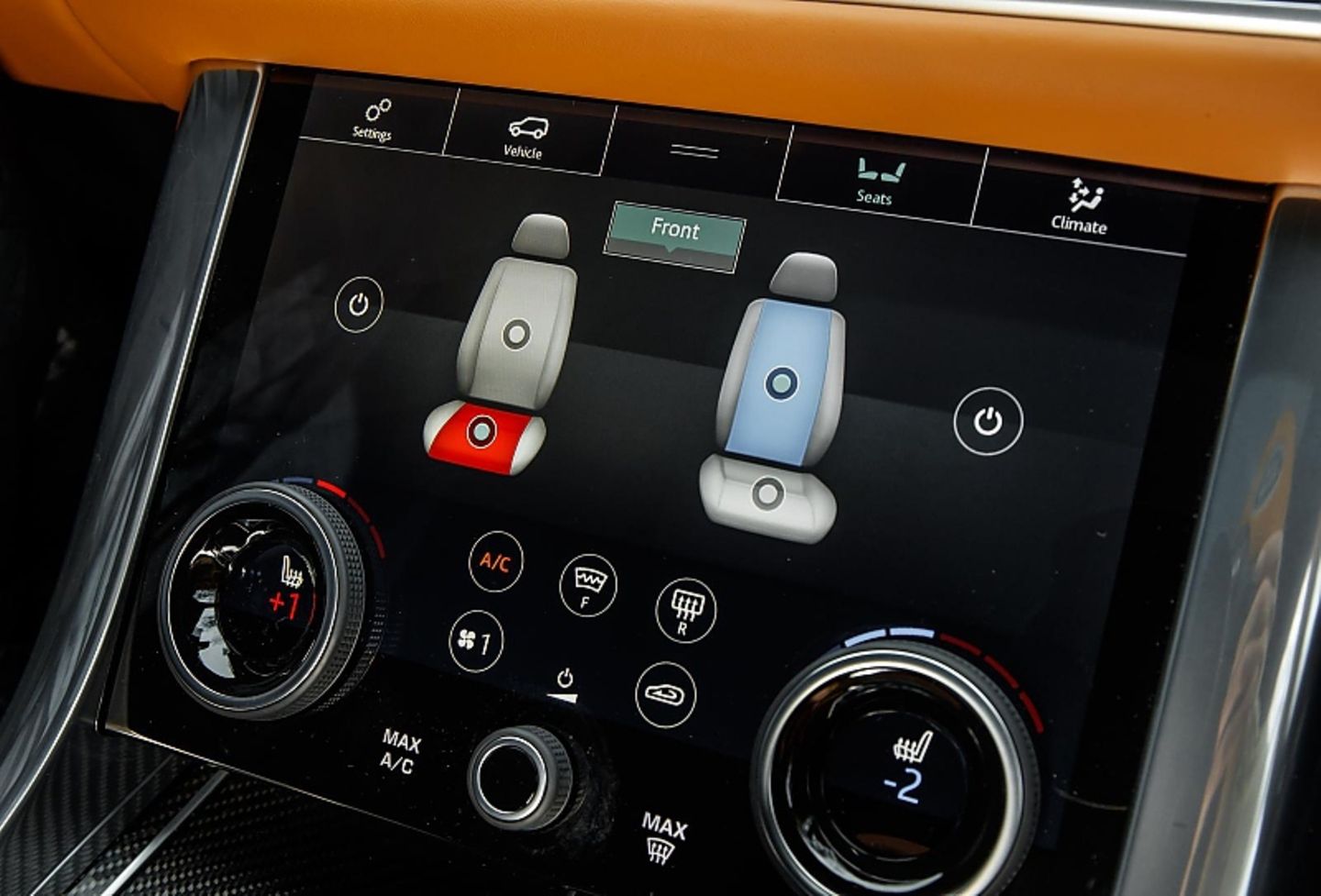 Die meisten Funktionen des Range Rover Sport SVR lassen sich über den Info-Bildschirm steuern