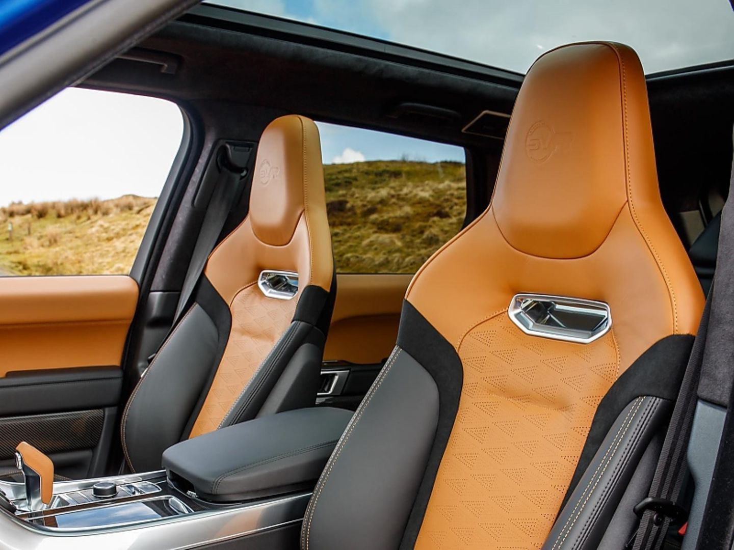 Bequeme Sportsitze im Range Rover Sport SVR