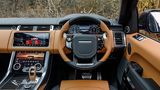 Der Arbeitsplatz im Range Rover Sport SVR: übersichtlich aber lernbedürftig