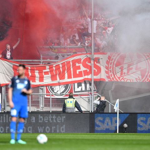 Rausch-Schwaden im Kölner Fanblock in Hoffenheim - Gladbach-Fans wollten Kölner Banner stehlen