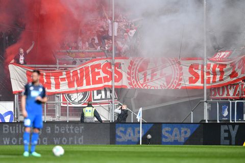 Rausch-Schwaden im Kölner Fanblock in Hoffenheim - Gladbach-Fans wollten Kölner Banner stehlen