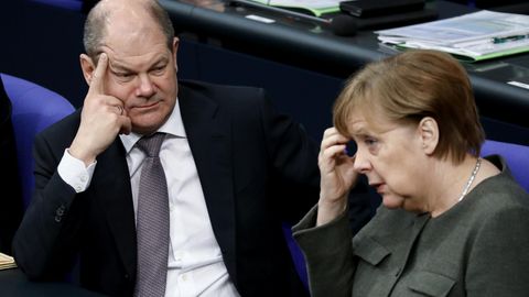Olaf Scholz und Angela Merkel