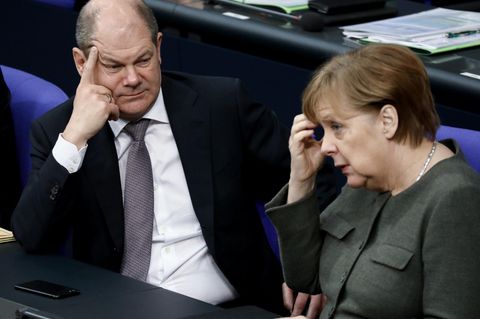 Olaf Scholz und Angela Merkel
