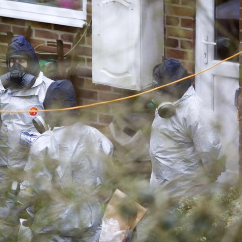 Ermittler arbeiten im Haus des früheren russischen Geheimdienstoffiziers Sergej Skripal