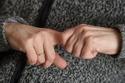 Seit Jahrzehnten rätseln Forscher, was es mit dem Geräusch beim Fingerknacken auf sich hat