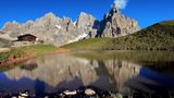 Kostenlos ab zwei Nächten: die Trentino Guest Card    Im Trentino stehen viele Naturschönheiten unter Schutz. Als besonders umweltfreundlich erweist sich die Trentino Guest Card, die von Hotels während der gesamten Dauer eines Urlaubes zur Verfügung gestellt wird. Die Karte gibt es auch digital als App für Android und Apple iOS und gewährt freie Fahrt mit allen öffentlichen Verkehrsmitteln im Trentino (einschließlich Züge) und freien Eintritt in mehr als 60 Museen und 20 Schlösser.