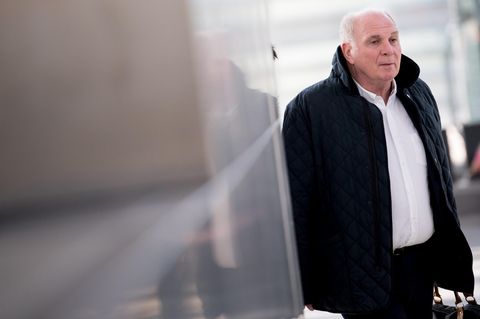 Uli Hoeneß Abflug Sevilla  Uli Hoeneß Abflug Sevilla