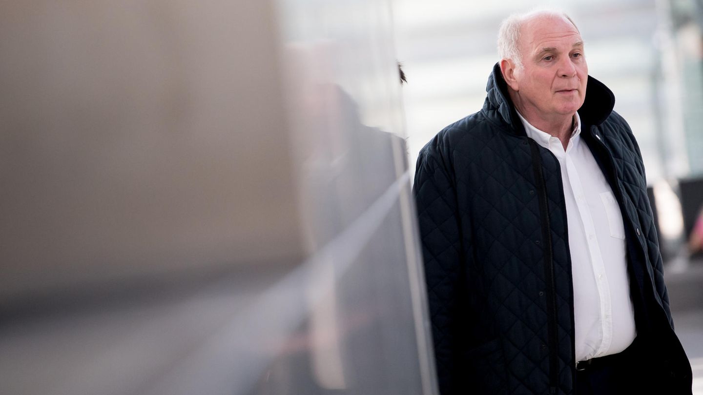 Uli Hoeneß Abflug Sevilla