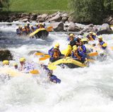 Rio Novella – wilde Wasser und einsame Schluchten  Wer gern mit Kanu oder Kajak unterwegs ist, sollte im Trentino die Schluchten des Rio Novella nicht verpassen. Mitten in einem Naturreservat gelegen führen verschiedene Routen durch eine atemraubende Natur zum Lago di Santa Giustina. Neben gemütlich kann der der Rio Novella aber auch rasant: Einige Abschnitte bieten echtes Wildwasser in unterschiedlichen Schwierigkeitsgraden an. Ohne eine gründliche Einweisung und einem Guide im Tandem-Kajak geht hier nichts.