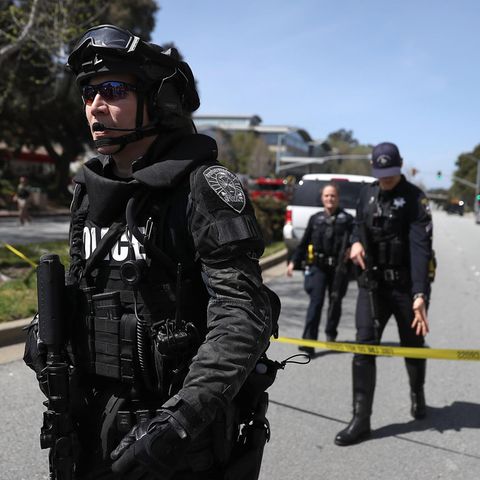 Polizei sichert Gegend um Youtube-Hauptsitz in San Bruno, Kalifornien, ab