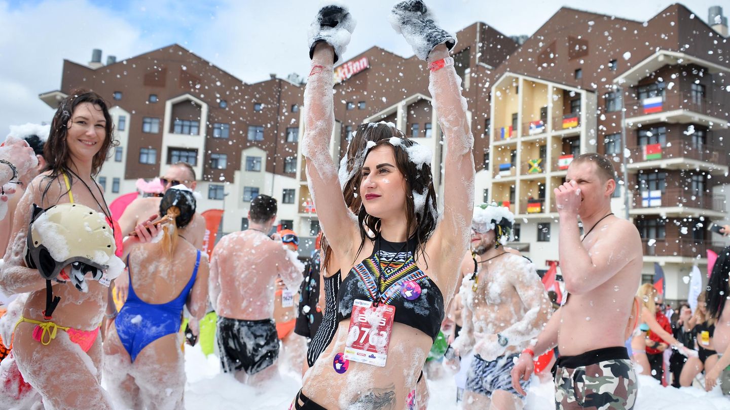Kalt? Uns doch egal! Die jungen Russen lassen sich die Partylaune nicht verderben.