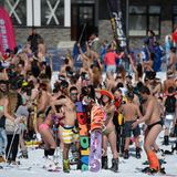 Könnte auch auf Mallorca sein – ist aber in den schneebedeckten russischen Bergen