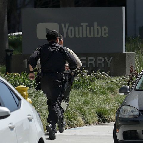 Polizisten stürmten das Gelände von Youtube, nachdem erste Notrufe wegen der Schüsse einliefen