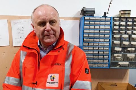 Recyclinghof-Leiter Dirk Zimmer in einem Büro