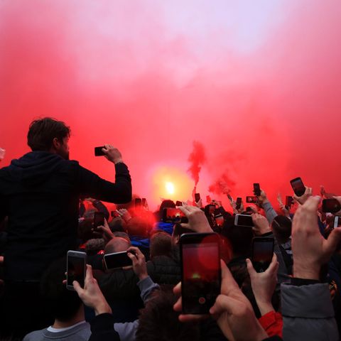 Krawalle vor Champions-League-Spiel in Liverpool - Teambus von ManCity beschädigt