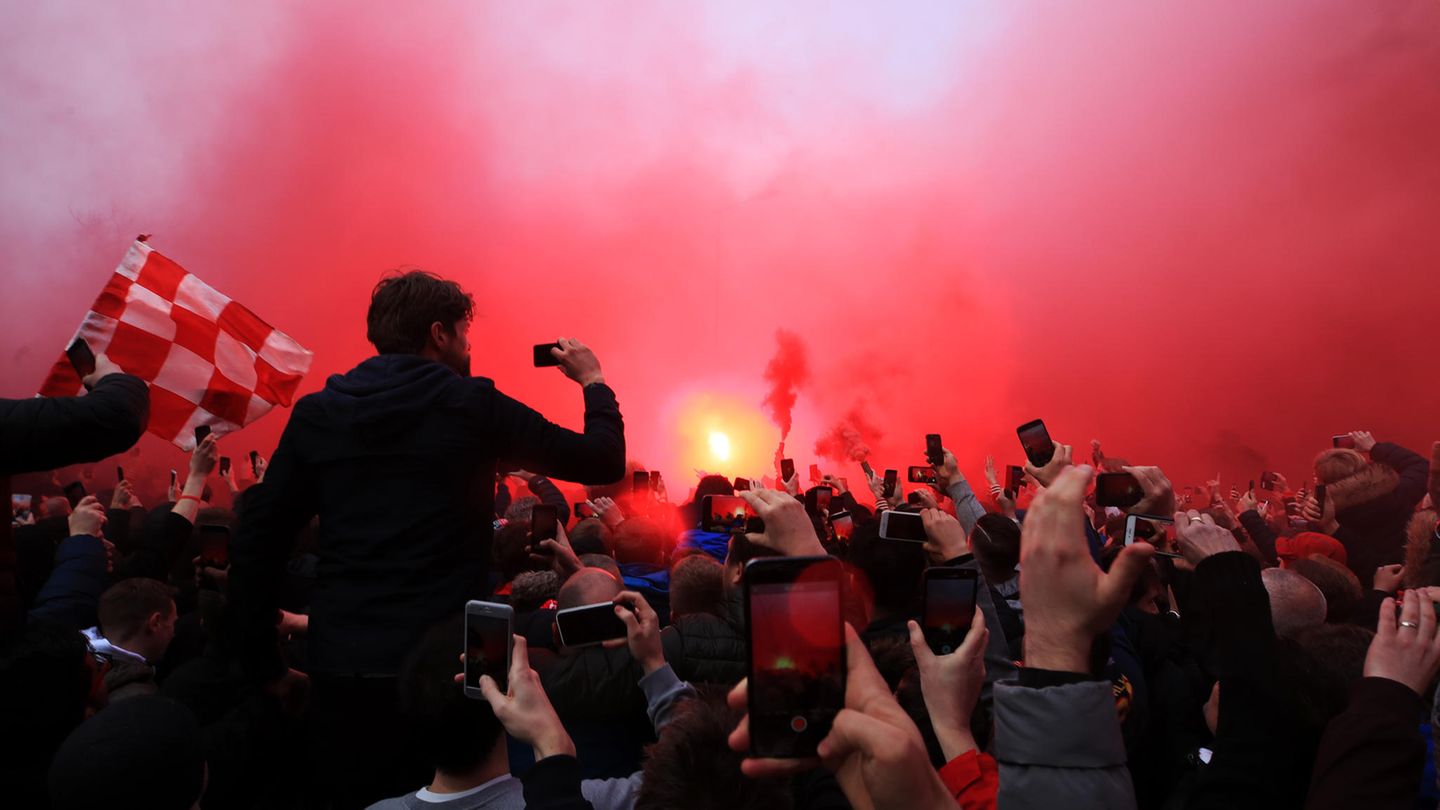 Krawalle vor Champions-League-Spiel in Liverpool - Teambus von ManCity beschädigt