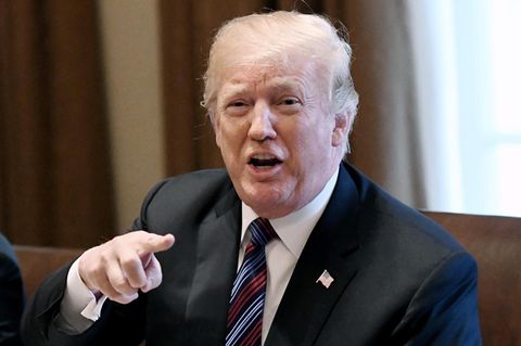 Donald Trump erreicht nur eine geringe Glaubwürdigkeit, aber während seiner Präsidentschaft geht das Vertrauen in die Presse massiv zurück.