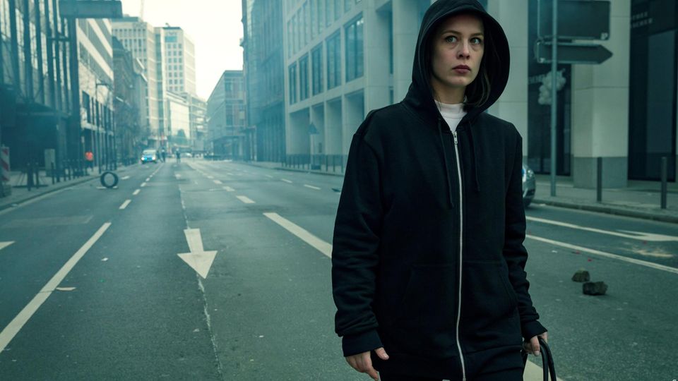 "Bad Banks"-Darstellerin: Durch den Fernseh-Mehrteiler "Bad Banks" wurde jüngst ein Millionenpublikum auf Beer aufmerksam, die hier eine junge Investmentbankerin mit wenig Moral spielt Durch den Fernseh-Mehrteiler "Bad Banks" wurde jüngst ein Millionenpublikum auf Beer aufmerksam, die hier eine junge Investmentbankerin mit wenig Moral spielt