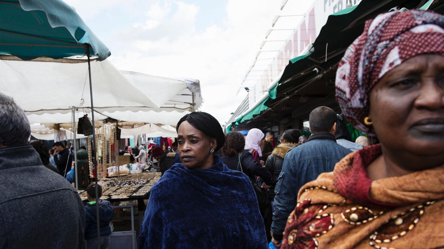 Ein Spaziergang durch Paris ist wie eine Reise durch Zeiten und Kontinente. Auf vielen Märkten findet man Stoffe und Gewürze aus allen Teilen Afrikas