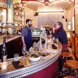 Alles dreht sich ums Essen: In der "Clown Bar" unterhält sich Geschäftsführer Pierre Derrien mit seinem Freund Bruno Verjus, Chef des Restaurants "Table"