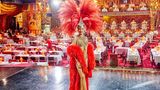 Im legendären Varieté-Theater Moulin Rouge wurde der berühmte French Cancan erfunden. Tänzerin Mathilde gehört seit sieben Jahren zum Ensemble