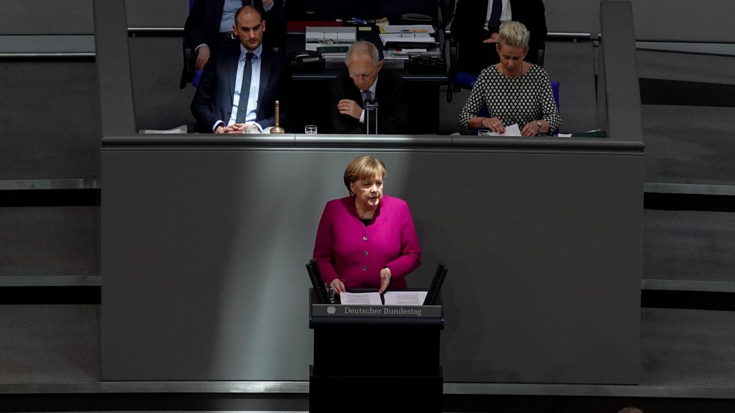 Kritiker von Angela Merkel zählen Bundeskanzlerin mit "konservativem Manifest" an