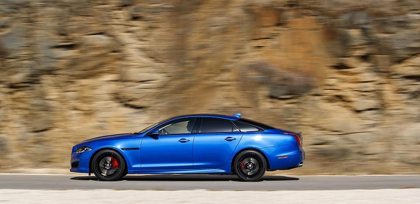 Jaguar XJR575