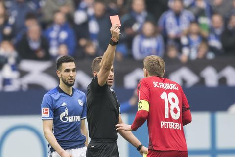 Nils Petersen während des Spiels bei Schalke 04