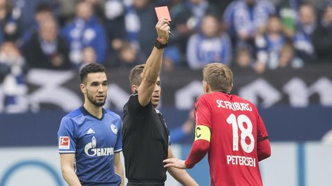 Nils Petersen während des Spiels bei Schalke 04