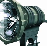 Akku-Scheinwerfer Big Bang   Die große Lösung für nächtliche Geländefahrten. Der Big Bang ist ein Gasentladungsscheinwerfer mit der Helligkeit einer Autolampe. In 10 Metern werden noch über 140 Lux gemessen. Der Preis ist allerdings sportlich.   Kosten: etwa 600 Euro