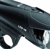 Akku-Scheinwerfer Ixon IQ  Hochwertiger Aufsteck-Scheinwerfer. Dieser Winzling liefert bereits 40 LUX - gemessen in 10 Meter Entfernung.   Kosten: etwa 70 Euro mit Akkus und Ladegerät.