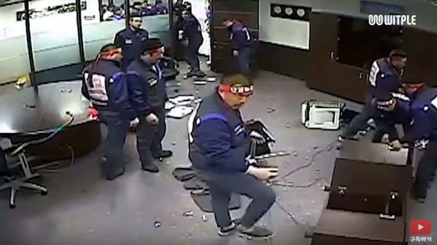 Scherben im Chefbüro: Videos des Vorfalls kursieren auf Youtube