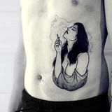 Die sinnlichen Frauenporträts von "Sad Amish Tattooer" beeindrucken durch klare Kontraste und Detailverliebtheit.