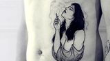 Die sinnlichen Frauenporträts von "Sad Amish Tattooer" beeindrucken durch klare Kontraste und Detailverliebtheit.