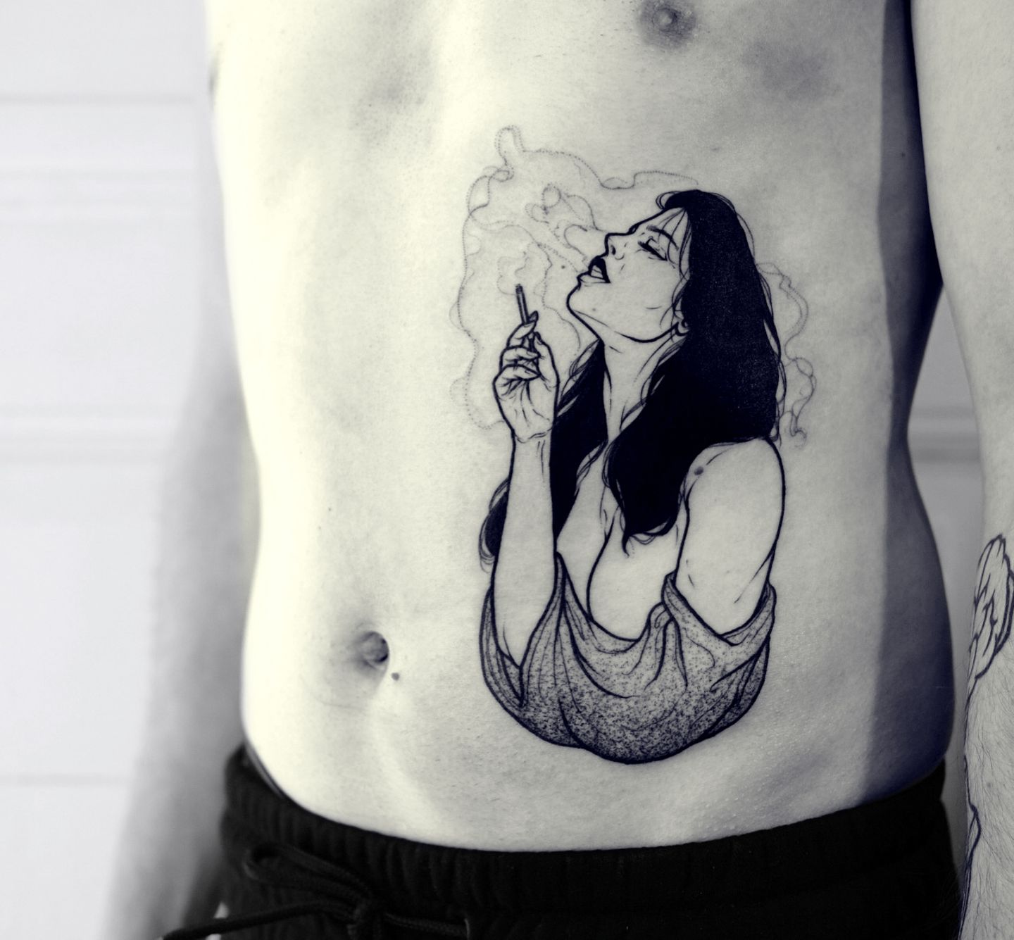 Die sinnlichen Frauenporträts von "Sad Amish Tattooer" beeindrucken durch klare Kontraste und Detailverliebtheit.