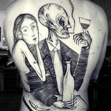 Dieses sogenannte "Backpiece" zeigt deutlich, mit wie vielen feinen Linien Servadio arbeitet. Sein Stil ist unverwechselbar.