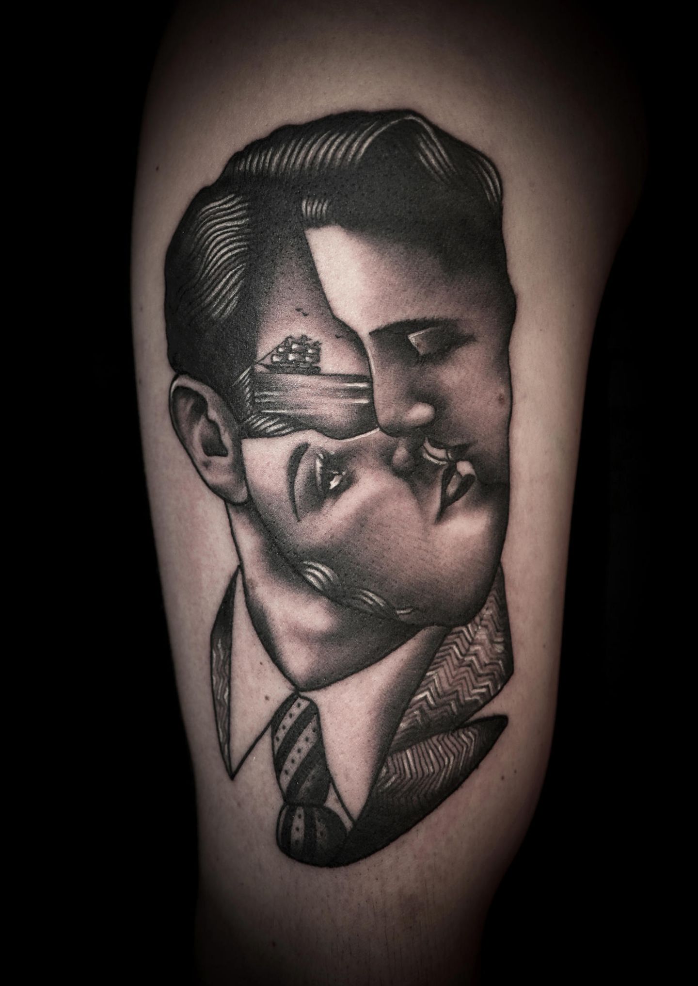 Pietro Sedda arbeitet bei seinen Motiven viel mit Gesichtern und Köpfen, die er zu surrealen Kunstwerken verschmelzen lässt.