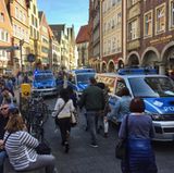Die Polizei appelliert mehrfach an die Bevölkerung: "Bitte keine Spekulationen". 