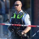 Ein bewaffneter Polizist in der Münsteraner Innenstadt.