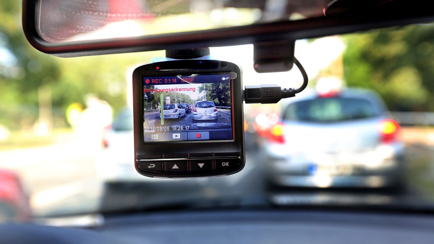 Dashcam Im Auto Die Spah Kamera Hinter Der Frontscheibe Stern De