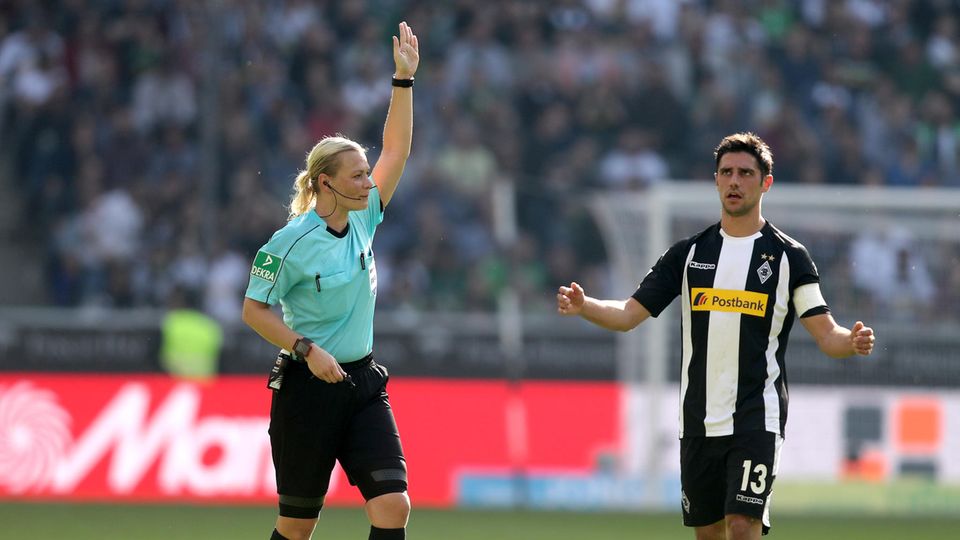 Schiedsrichterin Bibiana Steinhaus als "Hure" beschimpft: Nun schaltet sich der DFB ein