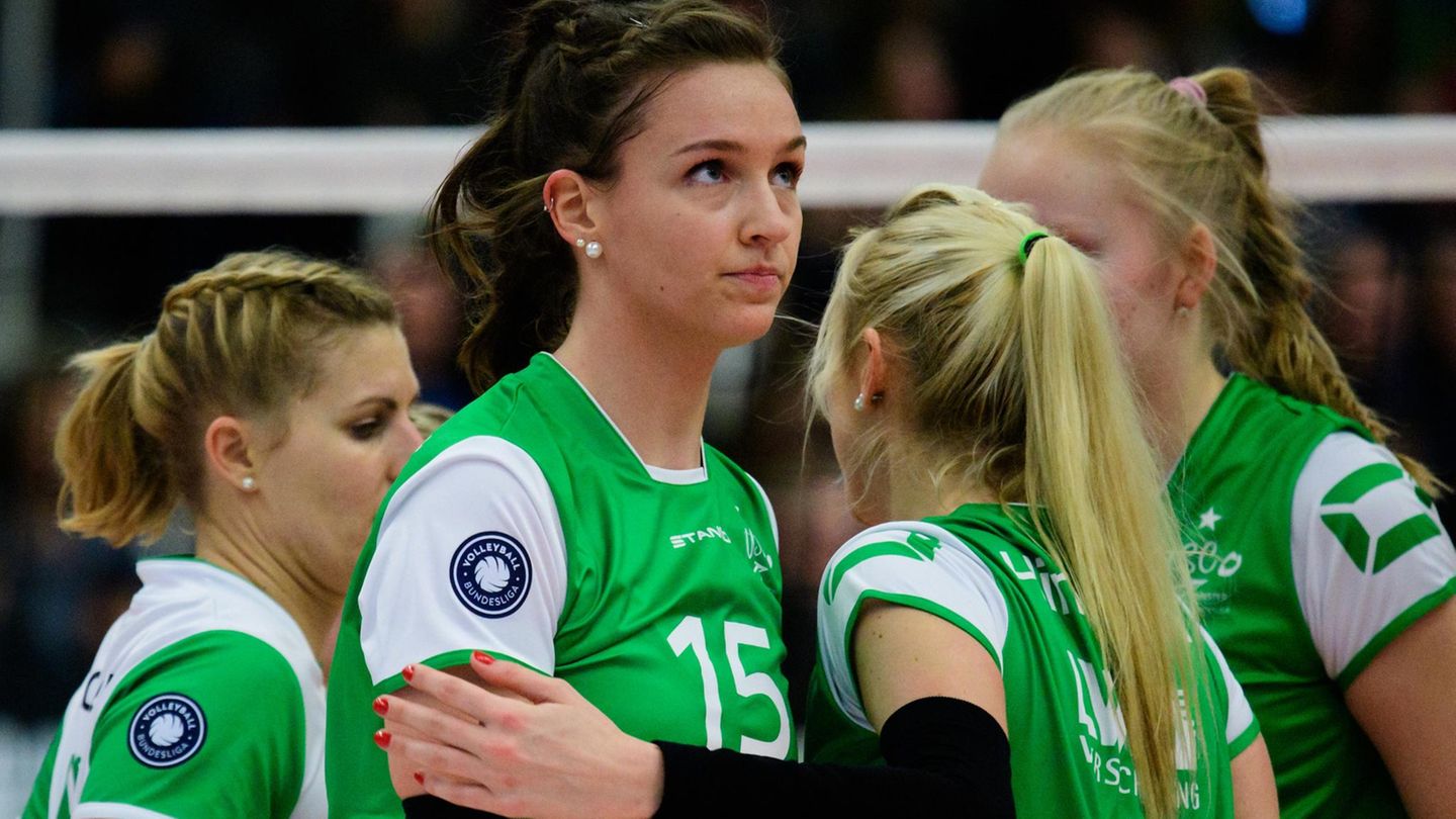 Chiara Hoenhorst trägt beim USC Münster die Nummer 15