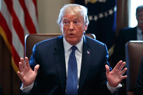US-Präsident Donald Trump steht: Der martialischen Drohung auf Twitter folgte zum Glück keine Eskalation