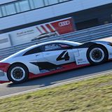 Nach 2,5 Sekunden erreicht die Audi-Flunder 100 km/h