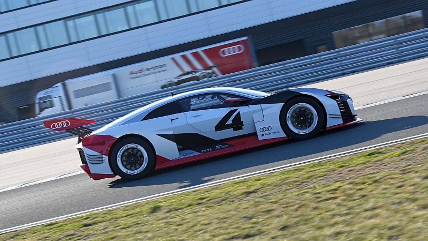 Nach 2,5 Sekunden erreicht die Audi-Flunder 100 km/h