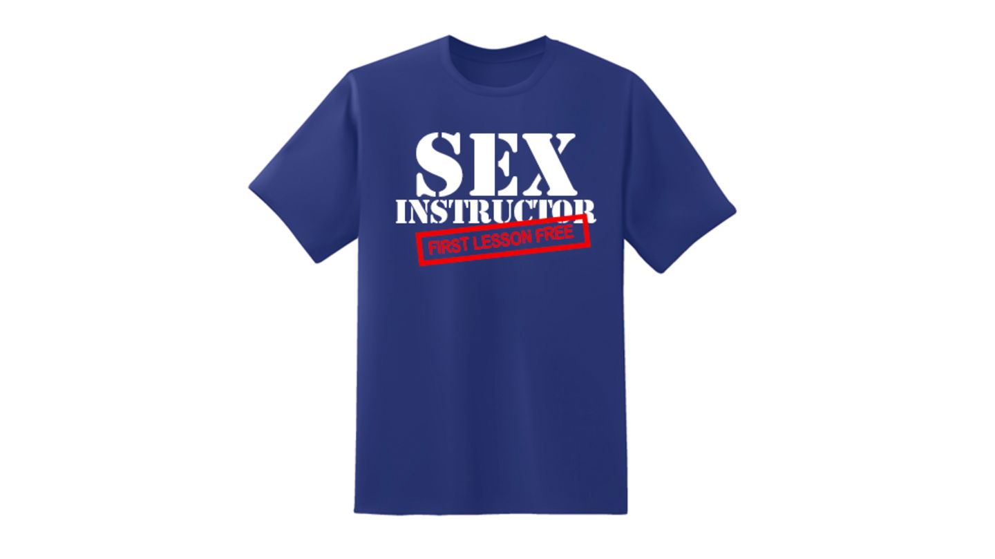 Shirt mit dem Aufdruck "Sex Instructor - First Lesson free"