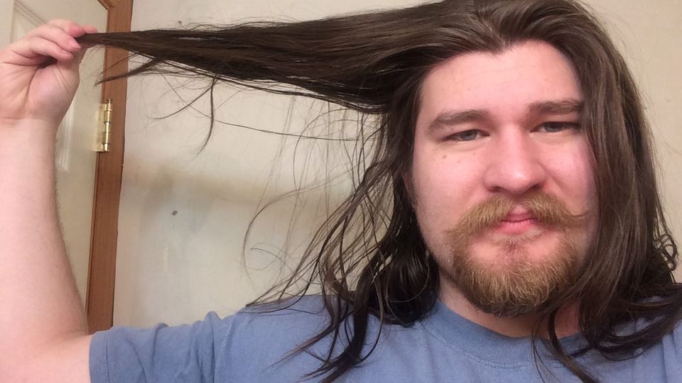 Jeffrey Kendall nahm durch Yoga und Workout über 30 Kilo ab. Der Bart musste auch weichen.