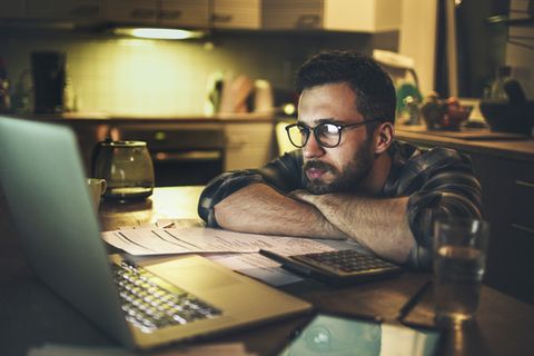 Wer zu Hause arbeitet, sollte die Arbeitszeiten im Blick behalten