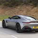 Der Aston Martin Vantage schafft nach 3,6 Sekunden die 100 km/h-Marke